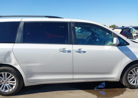 2015 Toyota Sienna Xle 8 Passenger z USA, uszkodzony, nr VIN 5TDYK3DC1FS674926